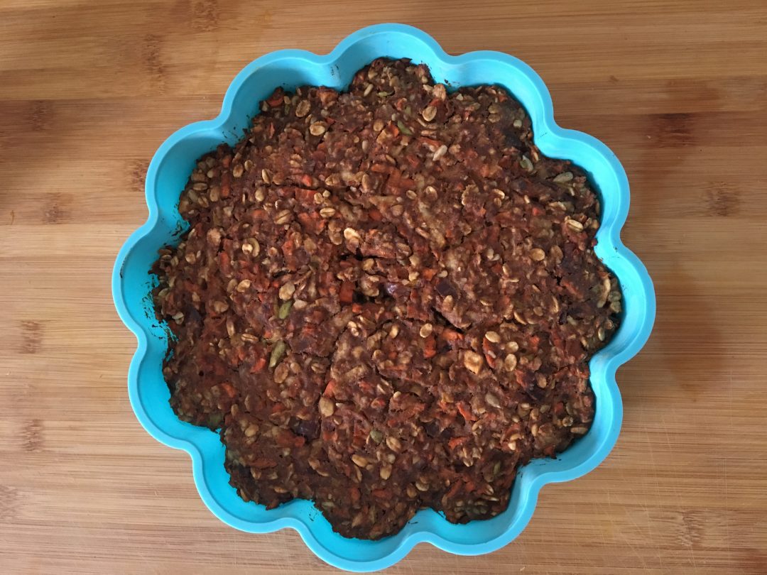Bizcocho integral de zanahoria, manzana y jengibre (vegano)